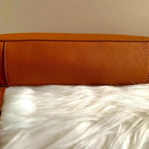 Tory Burch Robinson Crossbody Purse - Picture 4 of 7